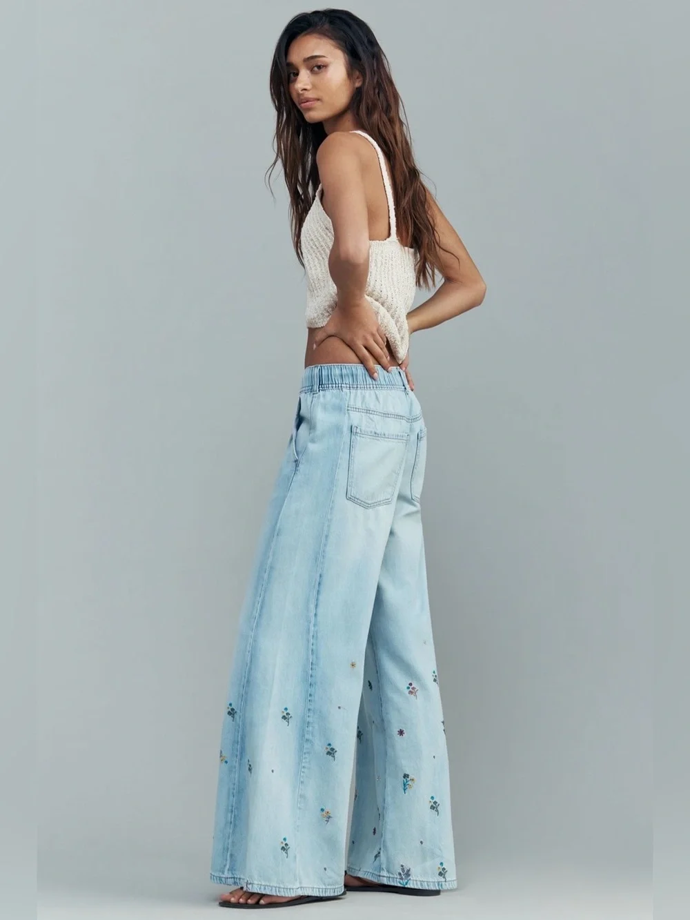 Pilcro by Anthropologie Adi Mid-Rise Flare Ditsy Jeans - Picture 4 of 11